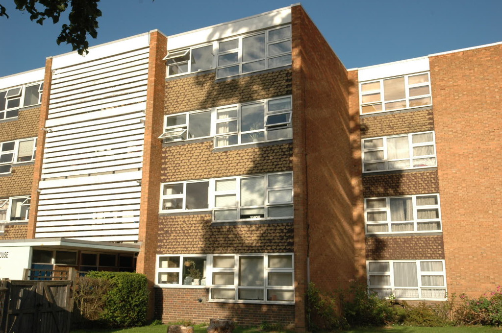 Sutherland Grove, Teddington, Greater London, TW11 - Teddington